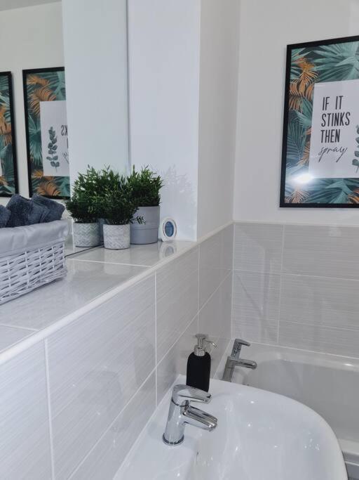 Stylish 2 Bedroom Apartment / Free Gated Parking Γλασκώβη Εξωτερικό φωτογραφία