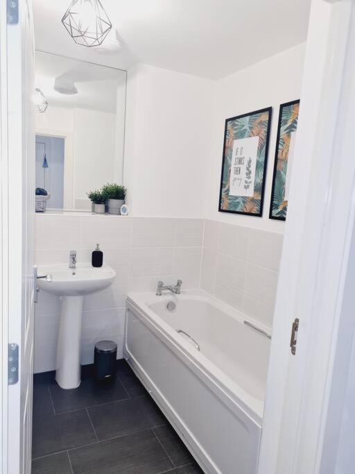 Stylish 2 Bedroom Apartment / Free Gated Parking Γλασκώβη Εξωτερικό φωτογραφία